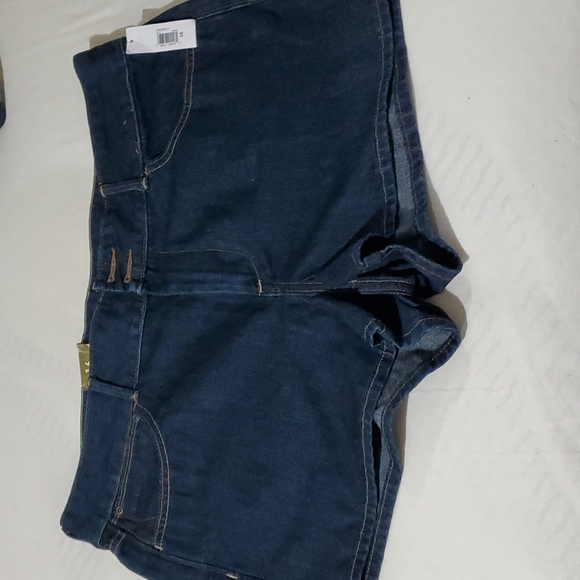Shorts - Picture 1 of 3